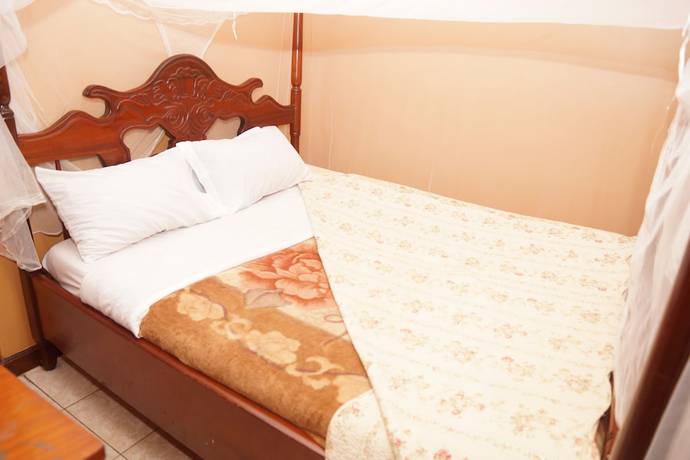 Imagen de la habitación del Hotel Florida, Kirimanya. Foto 10
