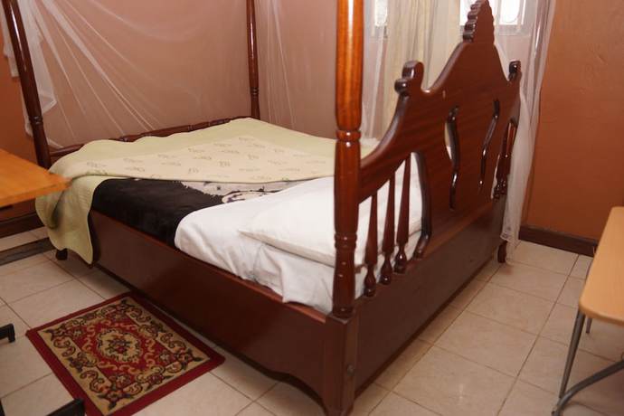 Imagen de la habitación del Hotel Florida, Kirimanya. Foto 11