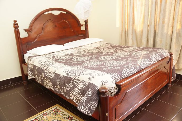 Imagen de la habitación del Hotel Florida, Kirimanya. Foto 12