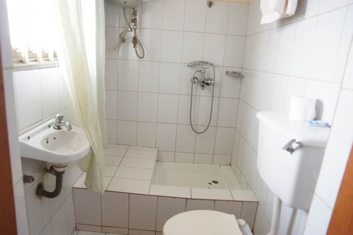 Imagen de la habitación del Hotel Florida, Kirimanya. Foto 16