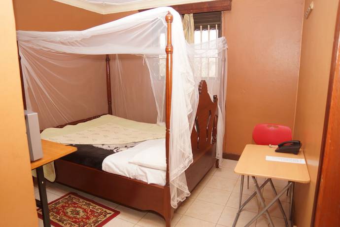 Imagen de la habitación del Hotel Florida, Kirimanya. Foto 17
