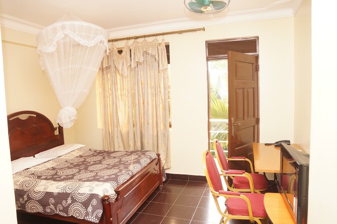 Imagen de la habitación del Hotel Florida, Kirimanya. Foto 18