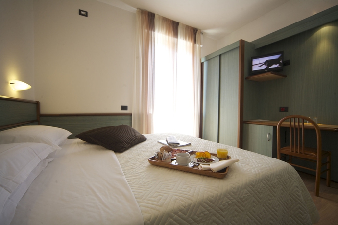 Imagen de la habitación del Hotel Florida Lerici. Foto 6