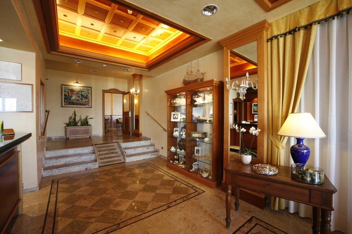 Imagen de los interiores del Hotel Florida Lerici. Foto 15