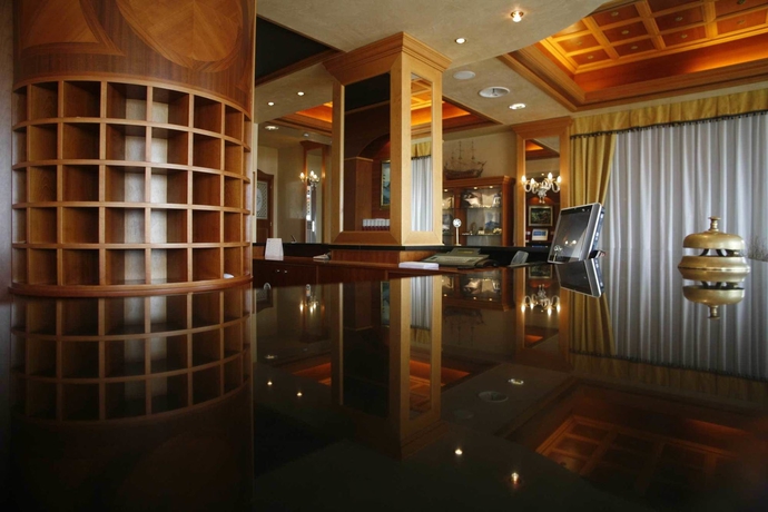 Imagen de los interiores del Hotel Florida Lerici. Foto 16