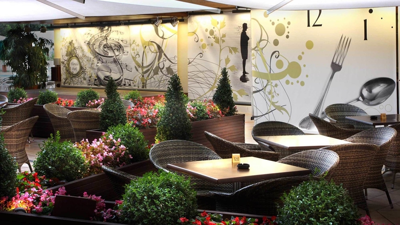 Imagen del bar/restaurante del Hotel Florida Park. Foto 2