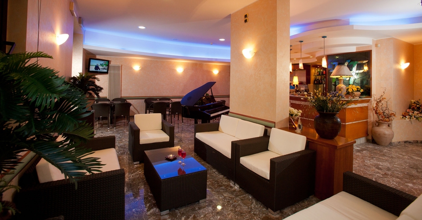 Imagen de los interiores del Hotel Florida, Silvi. Foto 11