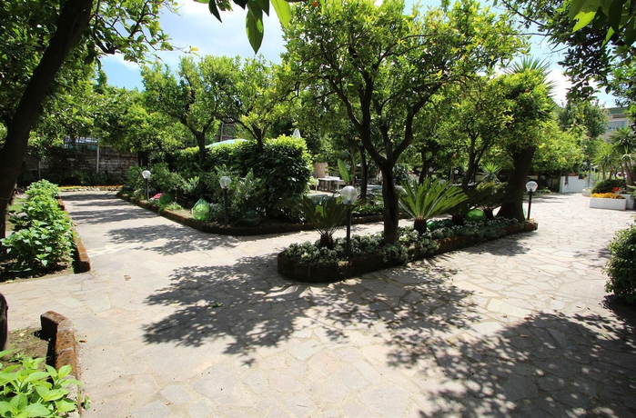 Imagen de los exteriores del Hotel Florida, Sorrento. Foto 8