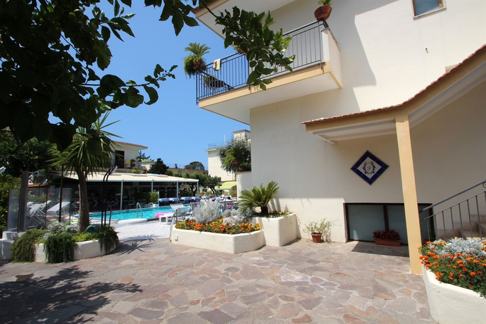 Imagen de los exteriores del Hotel Florida, Sorrento. Foto 9