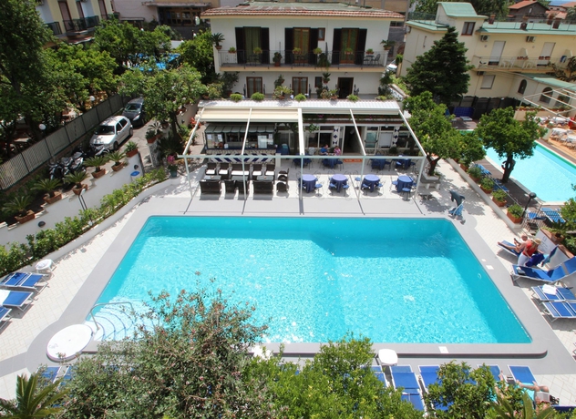 Imagen de los exteriores del Hotel Florida, Sorrento. Foto 10