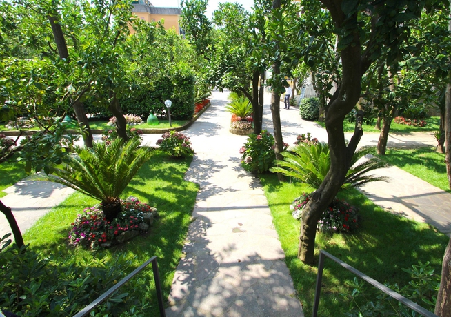 Imagen de los exteriores del Hotel Florida, Sorrento. Foto 11