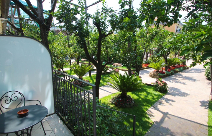 Imagen de los exteriores del Hotel Florida, Sorrento. Foto 12