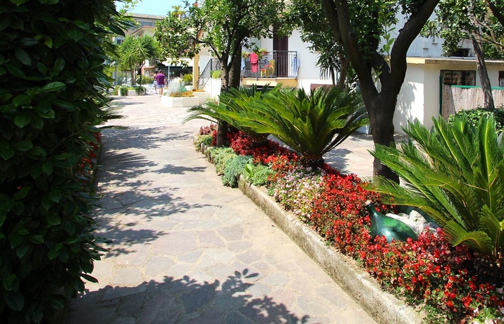 Imagen de los exteriores del Hotel Florida, Sorrento. Foto 13