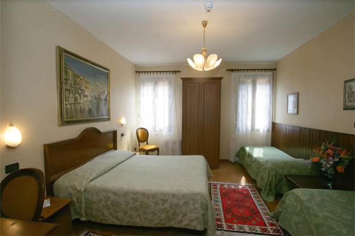 Imagen de la habitación del Hotel Florida, Venecia. Foto 6
