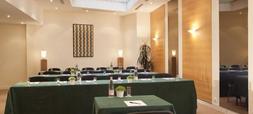 Imagen de los interiores del Hotel Floride Etoile. Foto 15