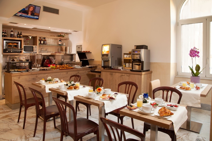 Imagen del bar/restaurante del Hotel Floris, Termini. Foto 4