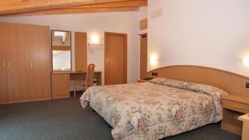 Imagen de la habitación del Hotel Flos. Foto 7