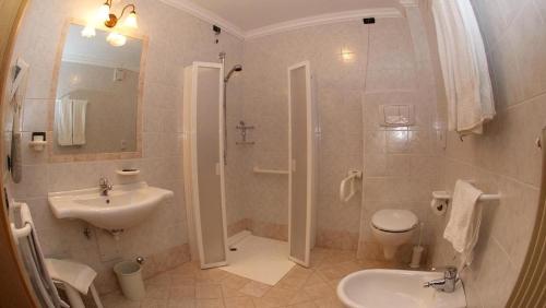 Imagen de la habitación del Hotel Flos. Foto 9