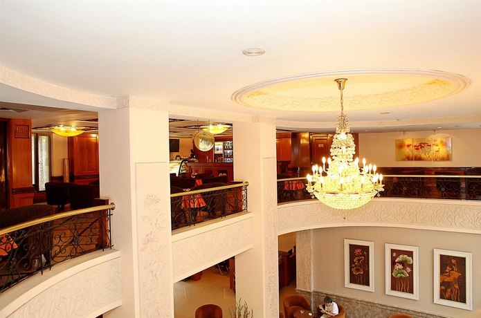 Imagen de los interiores del Hotel Flower Garden. Foto 12