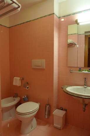 Imagen de la habitación del Hotel Flower Garden Rome. Foto 5