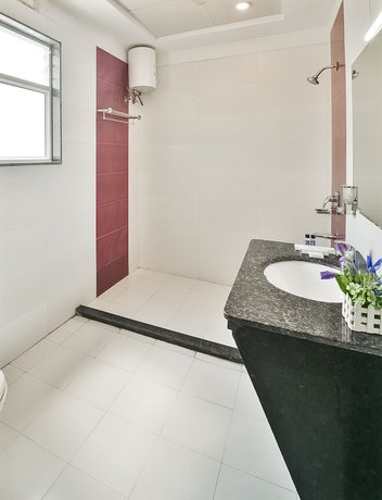 Imagen de la habitación del Hotel Flowers Inn. Foto 11