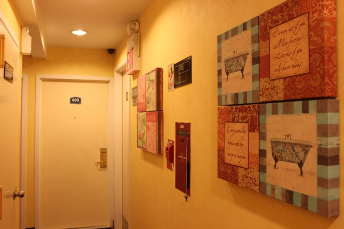 Imagen de los interiores del Hotel Flushing Central. Foto 12