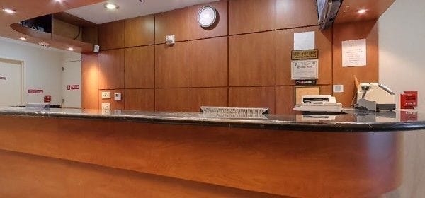 Imagen de los interiores del Hotel Flushing Hotel. Foto 13