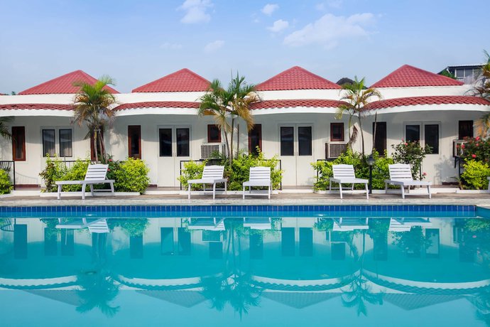 Imagen de la piscina del Hotel Flushing Meadows Resort. Foto 13