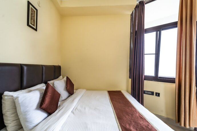 Imagen de la habitación del Hotel Flutters and Resort. Foto 11