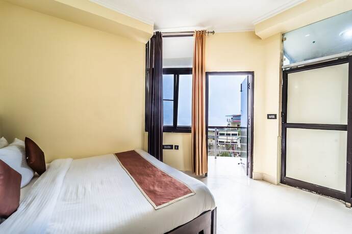 Imagen de la habitación del Hotel Flutters and Resort. Foto 19