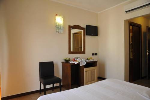 Imagen de la habitación del Hotel Fly, Casoria. Foto 3