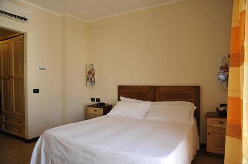 Imagen de la habitación del Hotel Fly, Casoria. Foto 4