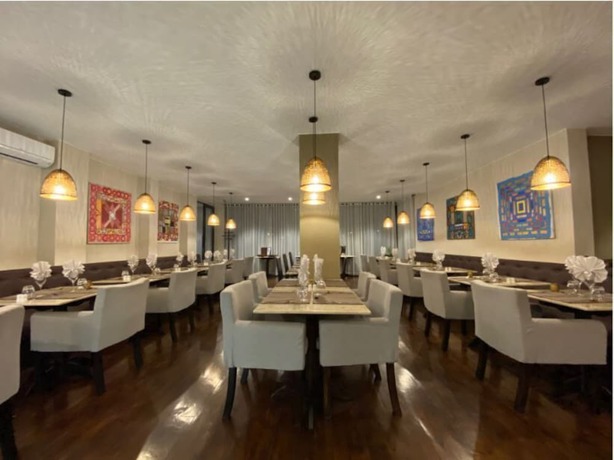 Imagen del bar/restaurante del Hotel Fly Inn Madagascar. Foto 7