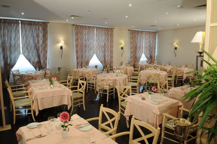 Imagen del bar/restaurante del Hotel Fly On. Foto 2