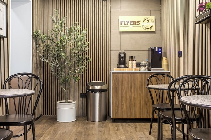 Imagen de los interiores del Hotel Flyers. Foto 14