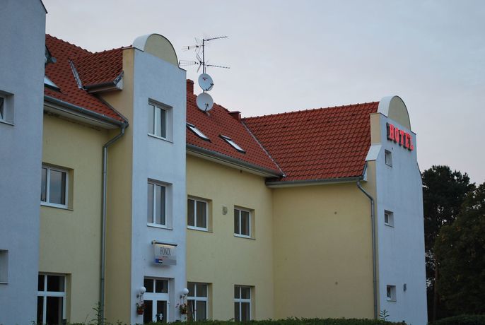 Imagen del bar/restaurante del Hotel Főnix B&uuml;kf&uuml;rdő. Foto 5