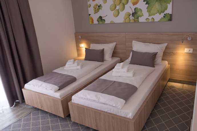 Imagen de la habitación del Hotel FoRest Village Resort. Foto 8