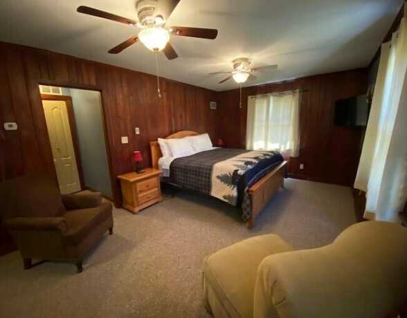 Imagen de la habitación del Hotel Foggy Mountain Lodge. Foto 11