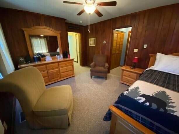 Imagen de la habitación del Hotel Foggy Mountain Lodge. Foto 19