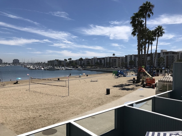 Imagen de la habitación del Hotel Foghorn Harbor Inn. Foto 8