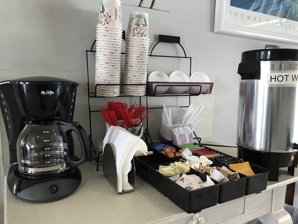 Imagen del bar/restaurante del Hotel Foghorn Harbor Inn. Foto 3