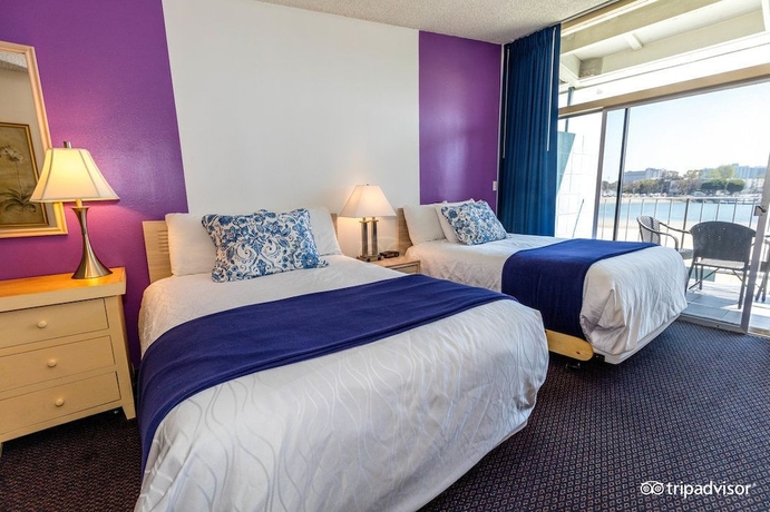 Imagen de la habitación del Hotel Foghorn Harbor Inn. Foto 16