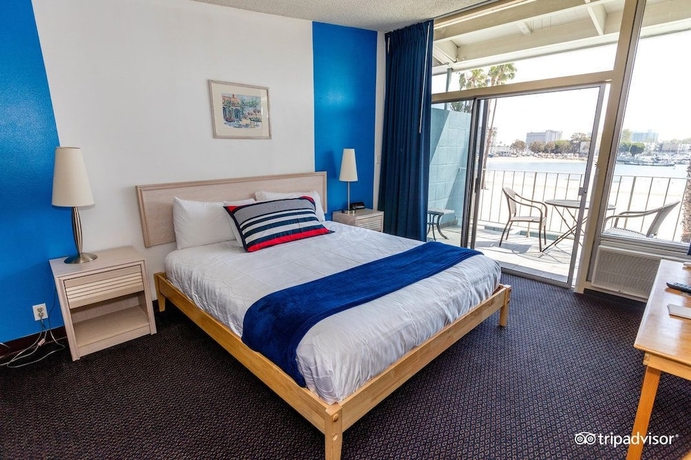 Imagen de la habitación del Hotel Foghorn Harbor Inn. Foto 17