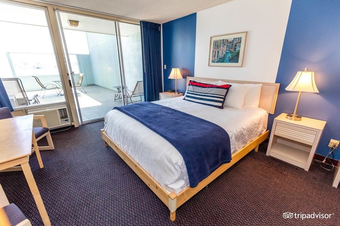 Imagen de la habitación del Hotel Foghorn Harbor Inn. Foto 18