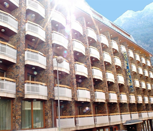 Imagen de los exteriores del Hotel Folch. Foto 4