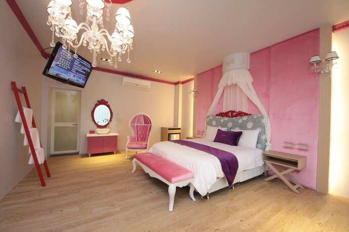 Imagen general del Hotel Follow Me BandB. Foto 8