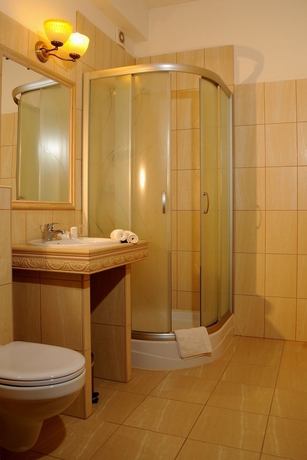 Imagen de la habitación del Hotel Folwark Stara Winiarnia. Foto 16