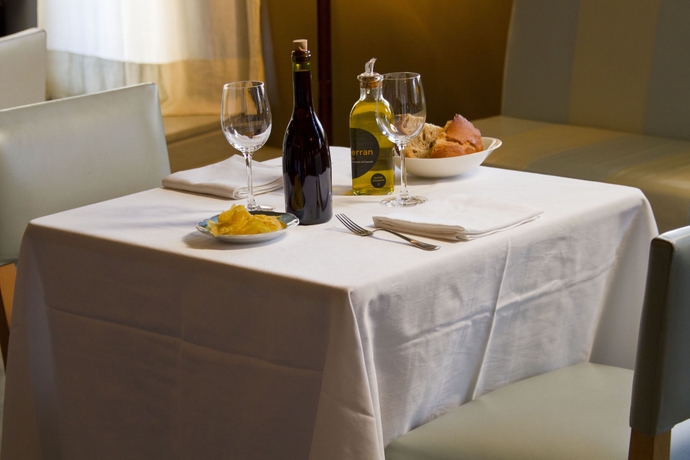 Imagen del bar/restaurante del Hotel Fonda Europa. Foto 6