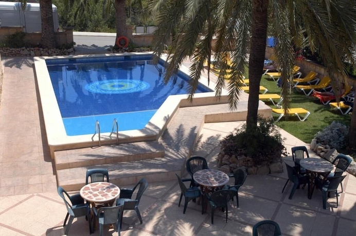 Imagen de la piscina del Hotel Fonda Las Palmeras. Foto 19