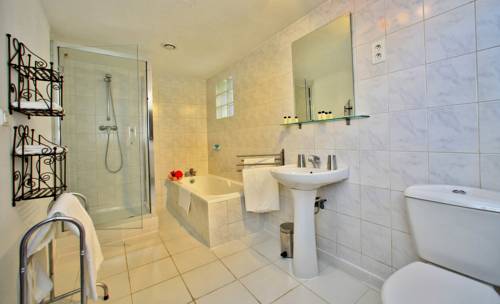Imagen de la habitación del Hotel Font Neuve. Foto 4